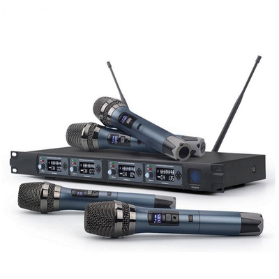 4个通道UHF无线麦克风与手持式麦克风用于卡拉OK唱歌
